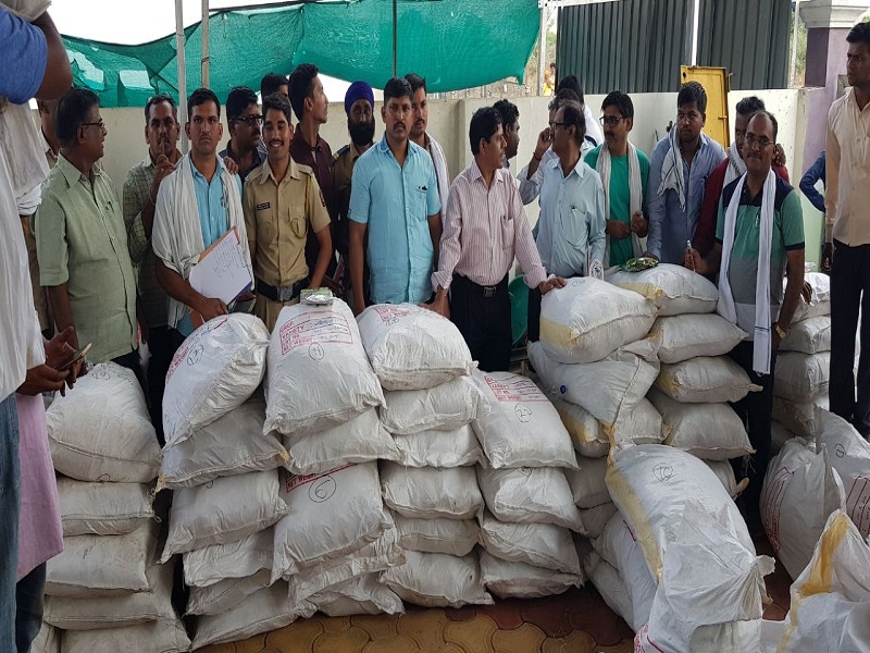 33 lakh bogus seeds of cotton seized at Nanded | नांदेड येथे कापसाचे ३३ लाखांचे बोगस बियाणे जप्त