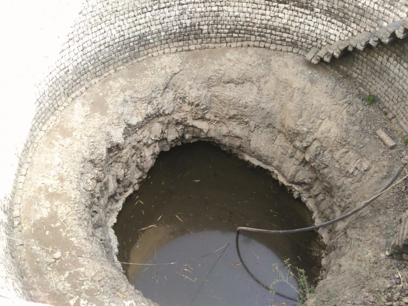 Water crisis erupted in drought; katakalanba village become water fulfilled village by work donation | दुष्काळात पाणीप्रश्न मिटला; श्रमदानातून काटकळंबाची पाणीदार गावाकडे वाटचाल