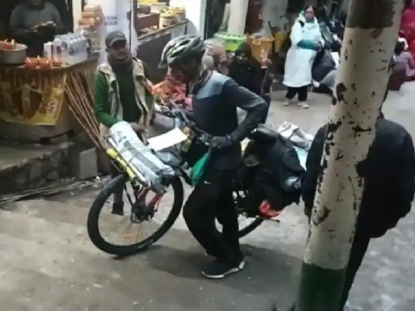 Shivaji Patal's of Nanded visiting India on bicycle, traveled 12,000 km so far | नांदेडच्या शिवाजी पाटलांची कमाल; सायकलवरुन भारत दर्शन, आतापर्यंत केला 12 हजार किमीचा प्रवास