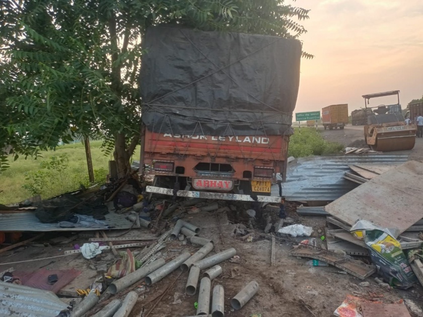 Amravati: Three dead, six injured as truck crushes laborers sleeping on roadside | Amravati: रस्त्याच्या कडेला झोपलेल्या मजुरांना ट्रकने चिरडले, तीन जणांचा मृत्यू, सहा जखमी