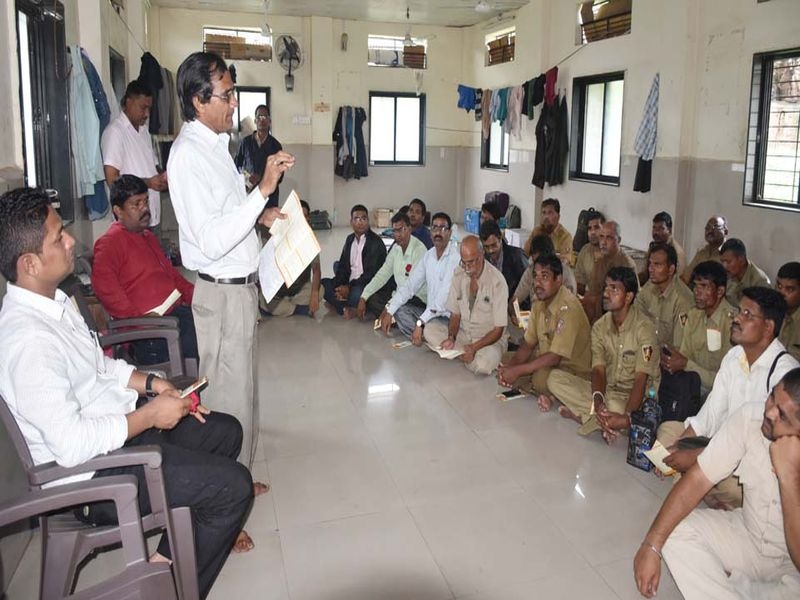 Workshop of Labor Welfare Board at Nandurbar Agra | नंदुरबार आगारात कामगार कल्याण मंडळाचा उपक्रम