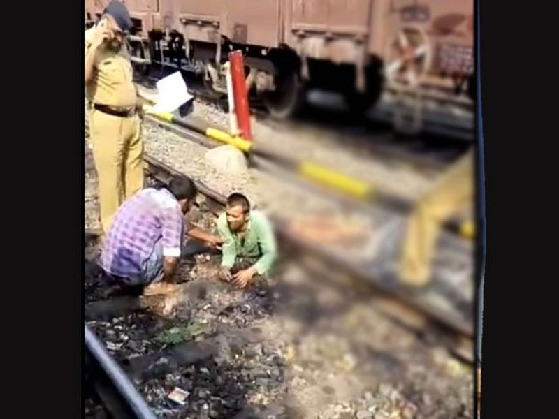 a man cut into half after a train ran over him in nandurbar | ट्रेनच्या धडकेत शरीराचे दोन तुकडे होऊनही तो राहिला जिवंत, पोलिसांना सांगितलं नाव