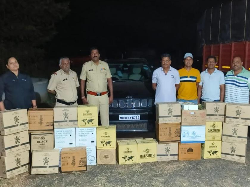 Transport of Goa made liquor in car, goods worth Rs 34 lakh seized in Napane Sindhudurg District | कारमधून गोवा बनावटीच्या दारूची वाहतूक, ३४ लाखाचा मुद्देमाल जप्त; चालक पसार
