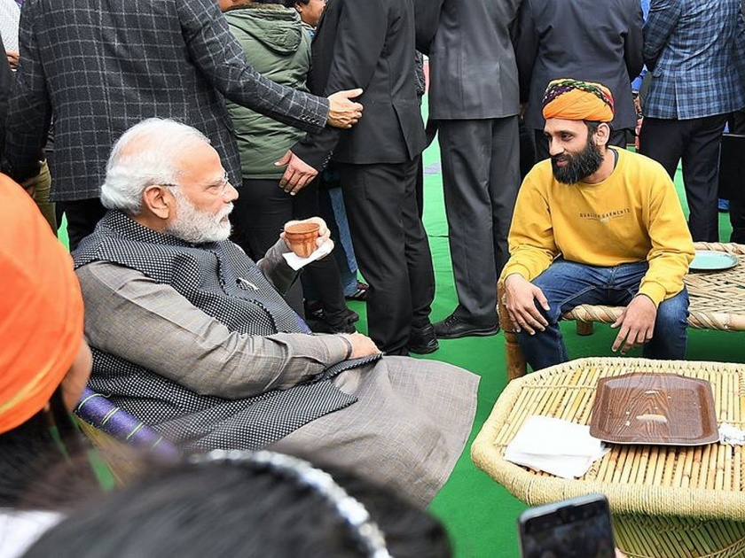 Prime Minister Narendra Modi today visited Hunar Haat at India Gate | ‘हुनर हाट’ला मोदींची भेट, चहासह विविध पदार्थांचा घेतला आस्वाद