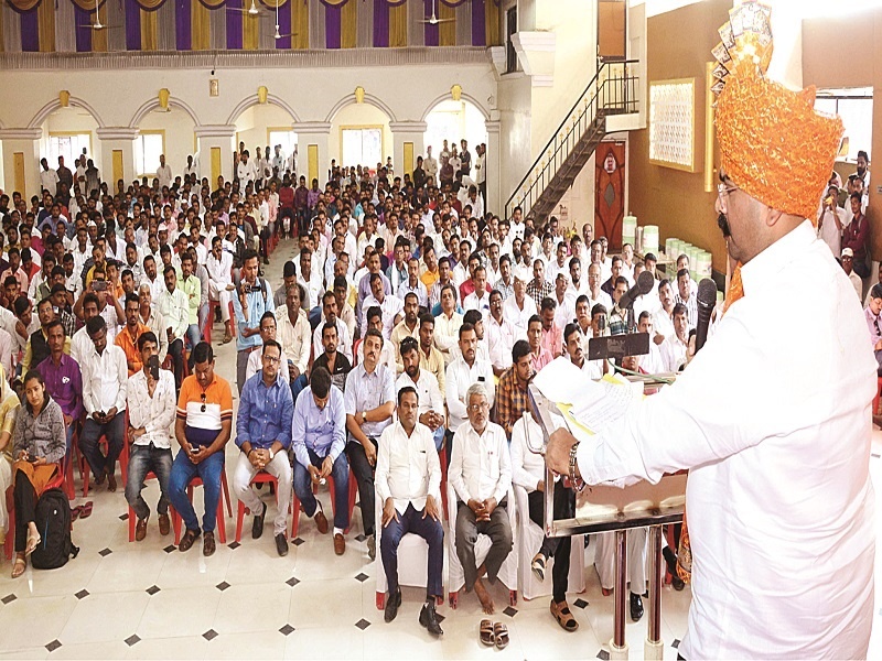 One lakh Marathas to be made entrepreneurs - Narendra Patil | एक लाख मराठ्यांना उद्योजक बनविणार -नरेंद्र पाटील 