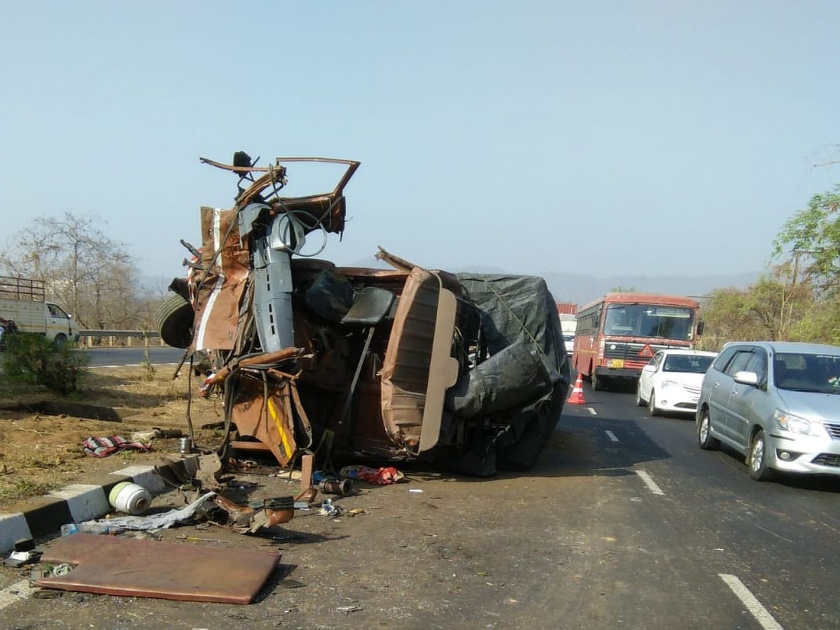 Accident Mumbai Nashik highway three killed and two injured | मुंबई-नाशिक महामार्गावर भीषण अपघात, तिघांचा मृत्यू तर दोन जण जखमी