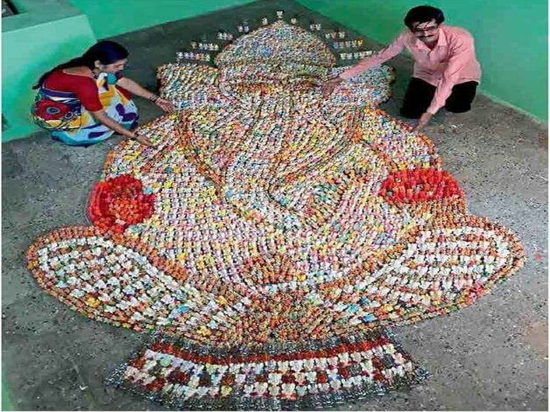 Nashik artist 11 thousand small Ganesh idols, 18 feet long MahaGanapati | नाशिकमधील कलाकारानं 11 हजार छोट्या गणेशमूर्तींपासून साकारला 18 फूट लांबीचा महागणपती