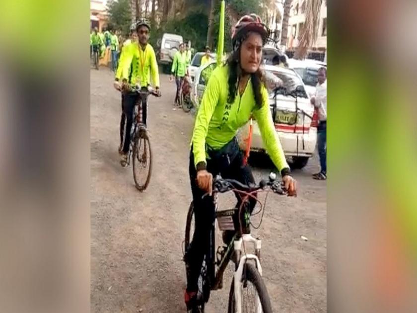 Nashik Pandharpur cycle Wari reach at pandharpur video | Video - साडेतीनशे किलोमीटरचा प्रवास करून नाशिकची सायकलवारी पंढरीत दाखल