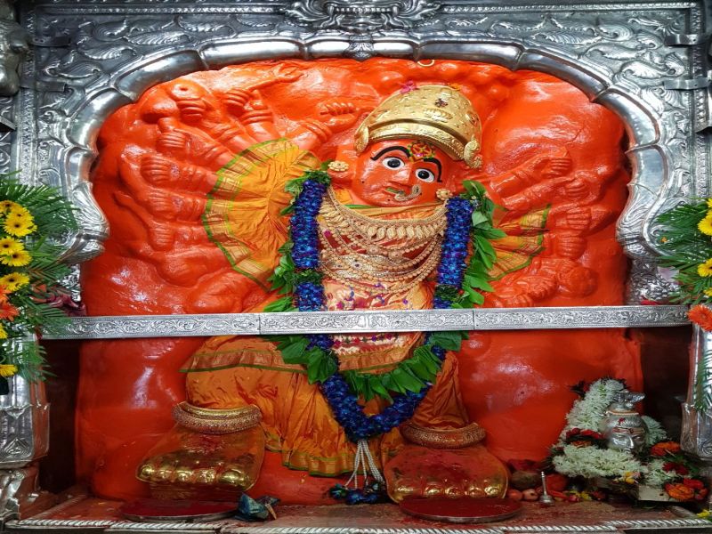 Saptashrunga Nivasini Devi's Chaitra celebrated in Saptashringgarh in Nashik | नाशिकमधील सप्तश्रृंगगडावर देवीच्या चैत्रोत्सवास दिमाखदार प्रारंभ