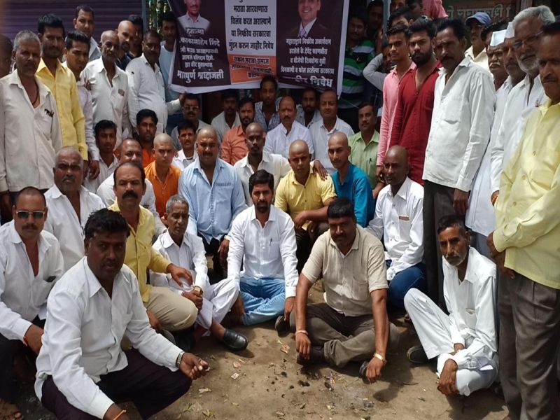 Maratha Reservation Protest in nashik | Maratha Reservation Protest : मराठा समाजाच्या तरुणांचं सरकारच्या निषेधार्थ मुंडण आंदोलन
