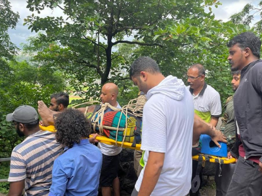 Tourist collapses while climbing Pandavaleni; The accident happened when he came from Mumbai for trekking with his daughter | पांडवलेणी चढताना पर्यटक कोसळला; मुंबईतून मुलीसह फिरण्यासाठी आले असता दुर्घटना