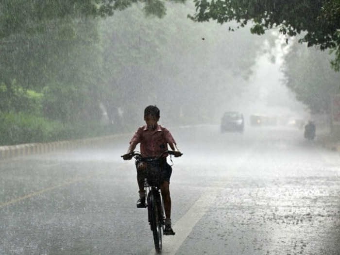 Solapur received 155 per cent of the average rainfall till mid-July as in the previous year | सोलापुरात मागील वर्षीप्रमाणेच जुलैच्या मध्यापर्यंत सरासरीच्या १५५ टक्के पाऊस