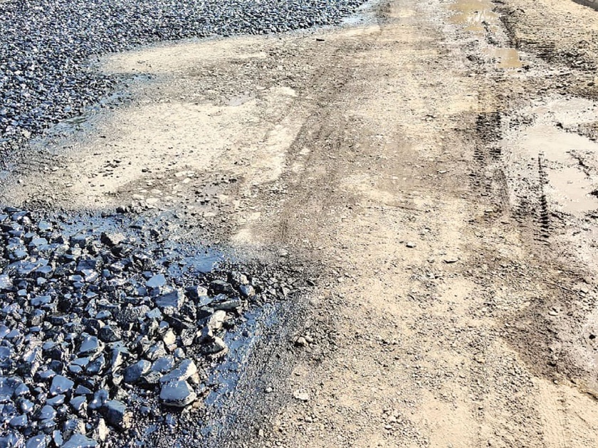 Navaghar Village to Merks Company Improved Road Work | नवघर गाव ते मर्क्स कंपनी रस्त्याचे काम निकृष्ट