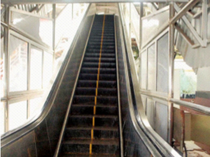 Navi Mumbai: The proposal of escalators in 19 railway stations of 'Harbour' was stopped | Navi Mumbai: ‘हार्बर’च्या १९ रेल्वे स्थानकांतील एस्कलेटर्सचा प्रस्ताव रखडला