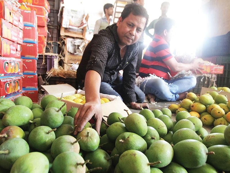 40 percent of mangoes sold for sale | विक्रीसाठी आलेला ४० टक्के आंबा खराब