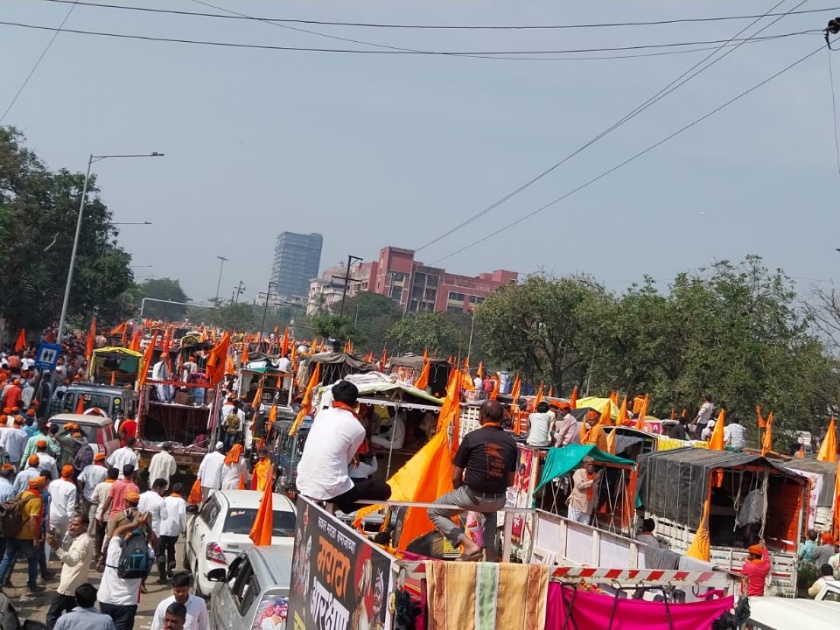 maratha crowd record in navi mumbai a queue of two kilometers | नवी मुंबईत मराठ्यांचा गर्दीचा विक्रम; दोन किलोमीटरचा रांगा