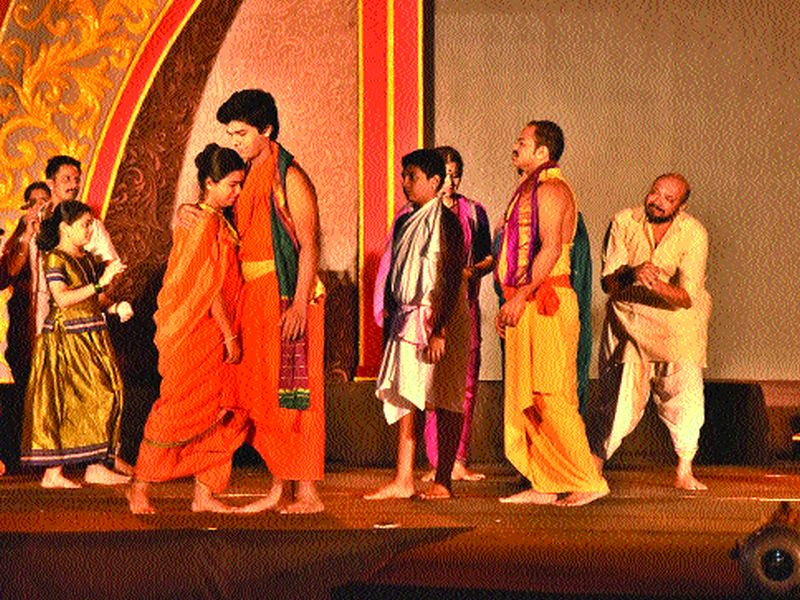 Sage Dnyaneshwar's Jivapatra exposed from the festival | महोत्सवातून उलगडला संत ज्ञानेश्वरांचा जीवनपट