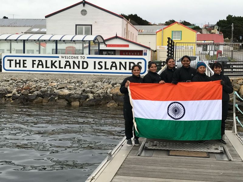 The arrival of Tarin on the Sea Parade in Stanley Falkland Island | स्टॅनले फॉकलँड आयलँडवर सागर परिक्रमेवर असलेल्या तारिणीचे आगमन