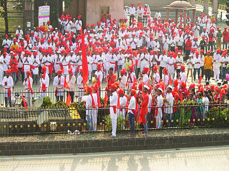 Dussehra enthusiasts in the city, immersion procession in the drum-tailed yard | शहरामध्ये दसरा उत्साहात, ढोल-ताशांच्या गजरात विसर्जन मिरवणूक