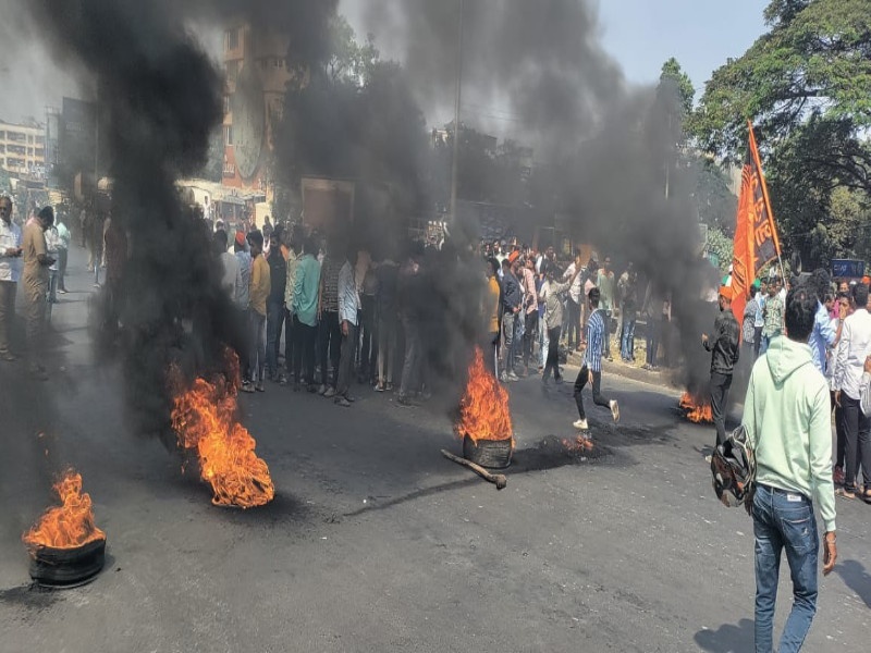 Movement of Maratha community near Navale Bridge; Blocked by burning tires on the highway, queues of vehicles | नवले पुलाजवळ मराठा समाजाचे आंदोलन; महामार्गावर टायर जाळून वाहतूक रोखली, वाहनांच्या रांगाच रांगा