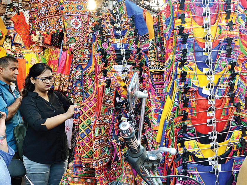 The markets for Navratri are decorated | नवरात्रीसाठी बाजारपेठा सजल्या