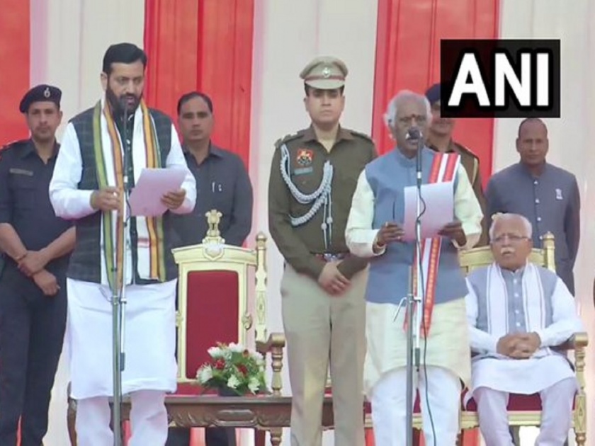 Nayab Singh Saini takes oath as new Haryana chief minister | नायब सिंह सैनी यांनी घेतली मुख्यमंत्रिपदाची शपथ; मनोहर लाल यांच्या पाया पडून घेतले आशीर्वाद!