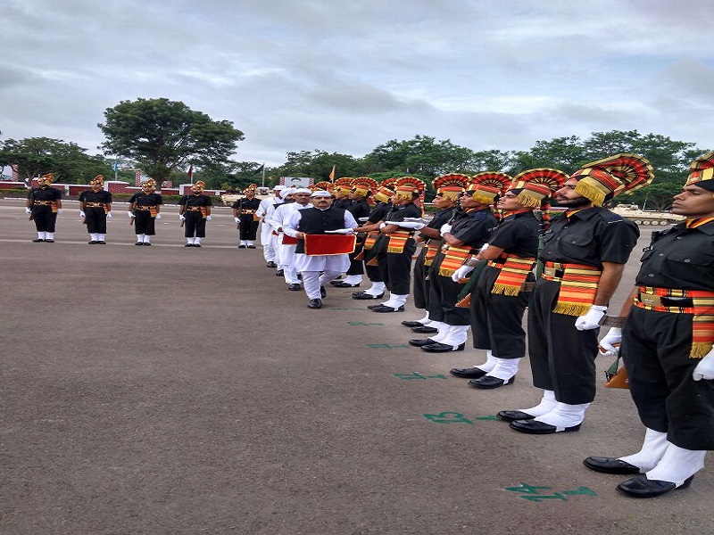 195 trainees included in the Army Army: Complete completion of MIRC training | १९५ प्रशिक्षणार्थी जवान सैन्यात दाखल : एमआयआरसीत प्रशिक्षण पूर्ण