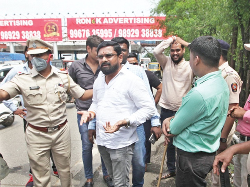 NCP activists arrested by police | राष्ट्रवादीच्या कार्यकर्त्यांची पोलिसांकडून धरपकड