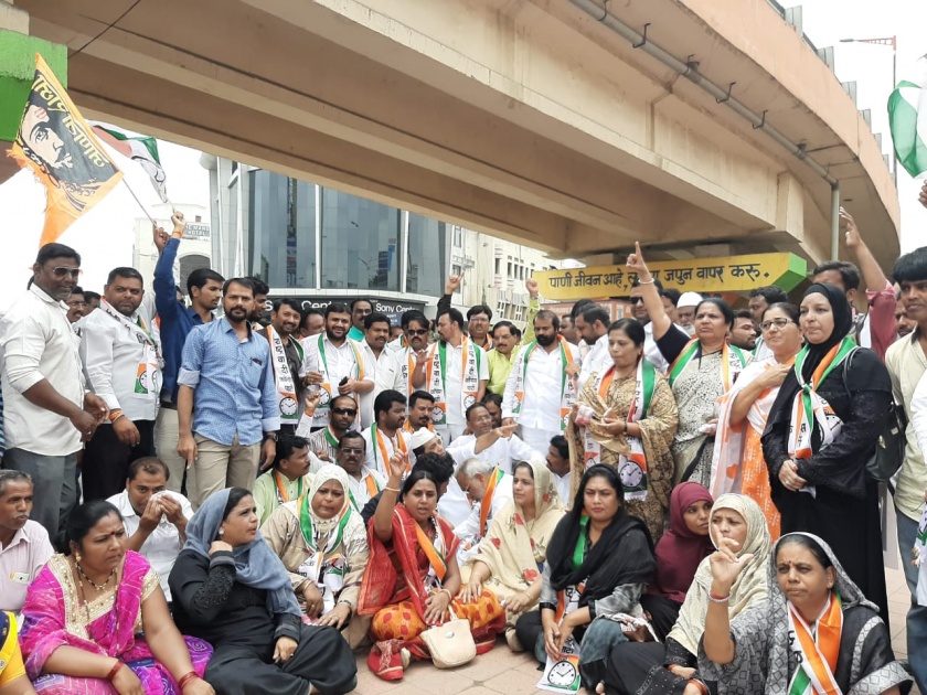 'shame on Modi Government';NCP activists strong agitation at Kranti chowk | 'मोदी सरकार.. हाय-हाय !'; राष्ट्रवादी कॉंग्रेसचे क्रांती चौकात जोरदार निदर्शने
