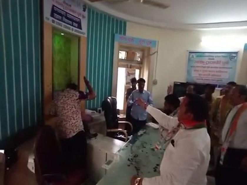 Swayambhu company manager was beaten and slapped by NCP workers | स्वयंभू कंपनीच्या व्यवस्थापकाला राष्ट्रवादीच्या कार्यकर्त्यांची मारहाण व शाईफेक 