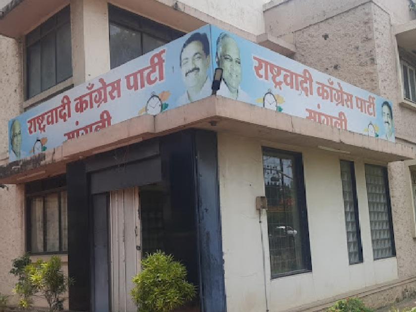 Sharad Pawar resignation as president shakes NCP in Sangli district, Resignation session begins | शरद पवारांच्या अध्यक्षपद सोडण्याच्या निर्णयाने सांगली जिल्ह्यातील राष्ट्रवादी हादरली; राजीनामा सत्र सुरू
