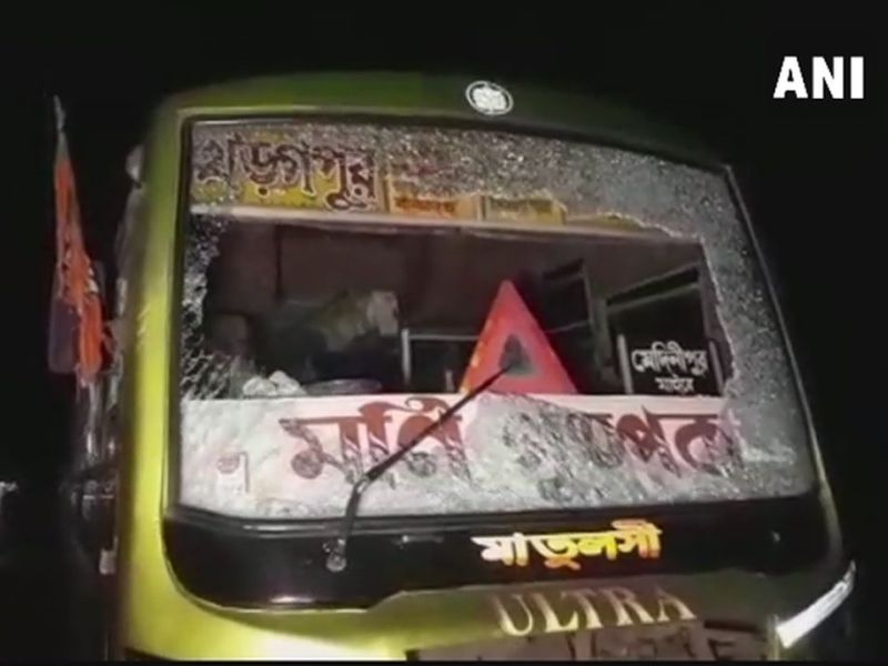 Amit Shah rallies today, stone pelting on the BJP workers' bus | कोलकात्यात अमित शहांची रॅली, भाजप कार्यकर्त्यांच्या बसवर दगडफेक