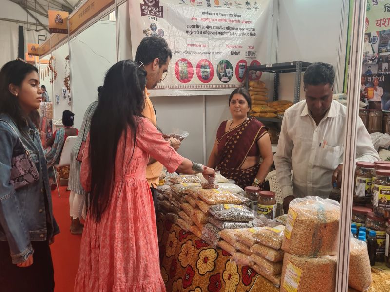 Special appearance of housewives in 'Mahalakshmi Saras'; Food delusion is getting a huge response | ‘महालक्ष्मी सरस'मध्ये गृहिणींची विशेष हजेरी; खाद्यभ्रंमतीला मिळतोय भरघोस प्रतिसाद