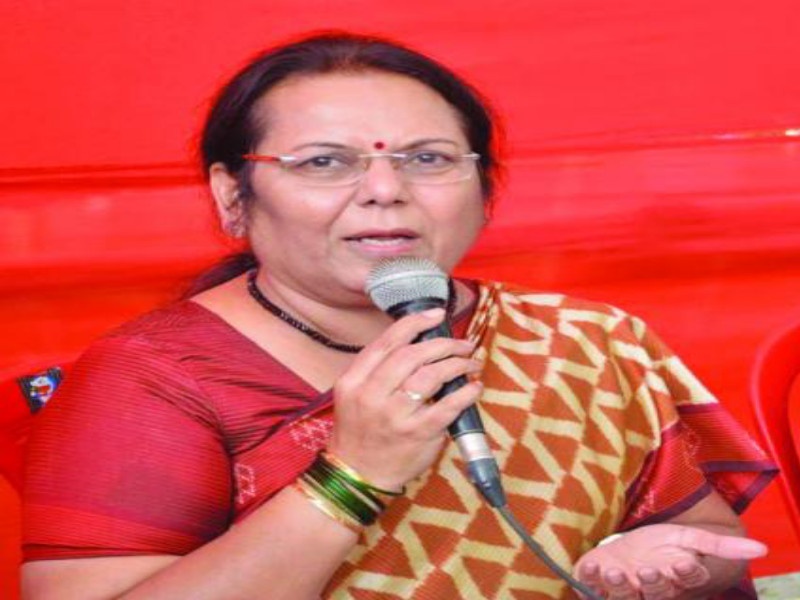 Neelam Gorhe demands Home Minister, Rural Development Minister to appoint an administrator for the village that expelled the rape victim | बलात्कार पीडित महिलेला गावातून बहिष्कृत करणाऱ्या गावांवर प्रशासक नेमावा, नीलम गोऱ्हेंची गृहमंत्री, ग्रामविकासमंत्र्यांकडे मागणी