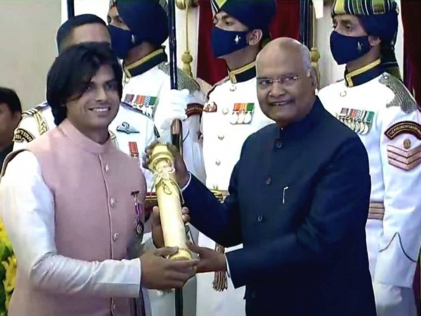 Tokyo Olympic Gold medallist Neeraj Chopra receives Padma Shri from President Ram Nath Kovind | Neeraj Chopra receives Padma Shri : 'गोल्डन बॉय' नीरज चोप्राचा पद्म श्री पुरस्काराने सन्मान!