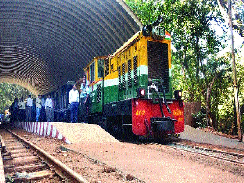  The Nerald-Matheran Mini train again dropped | नेरळ-माथेरान मिनी ट्रेन पुन्हा घसरली  