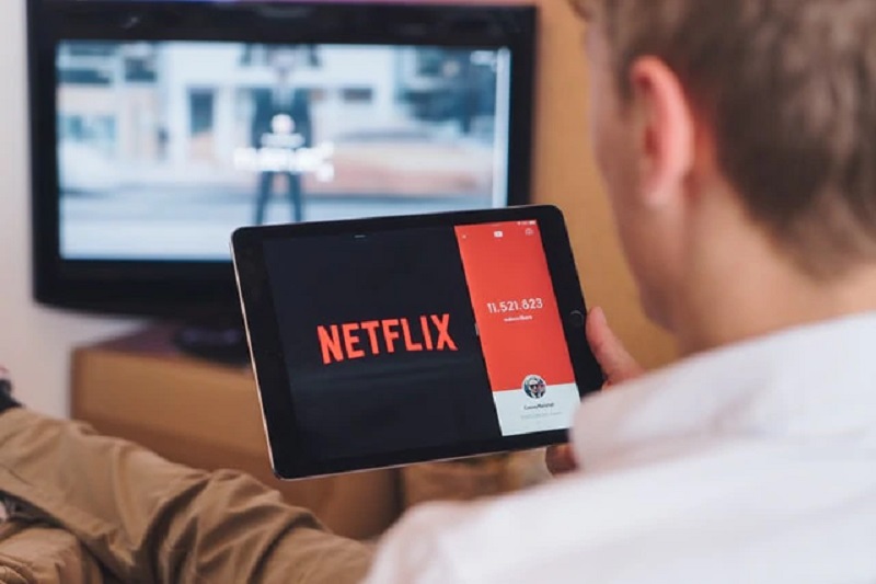 Netflix upi autopay feature rollout know how to use  | वारंवार सब्सक्रिप्शन रिन्यू करण्याची गरज नाही; Netflix ने सादर केले कमालीचे फीचर 