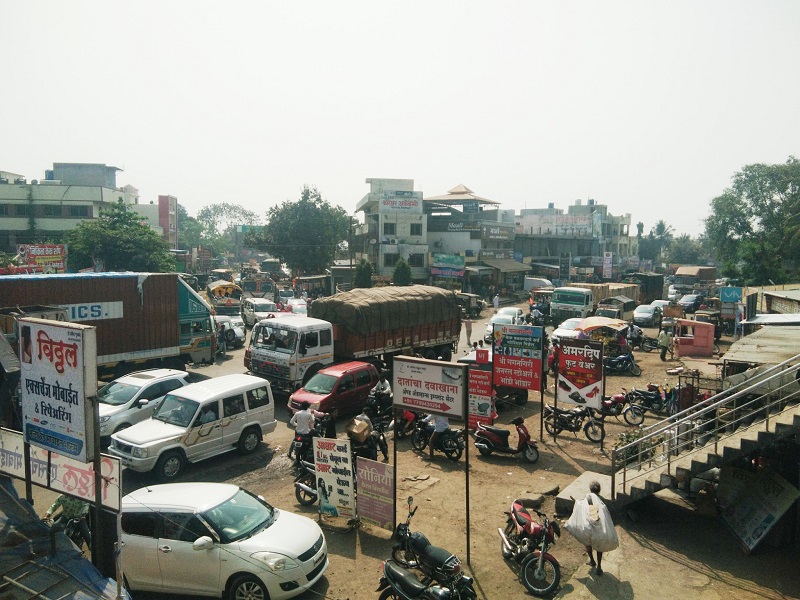 Two-hour traffic jam on Nagar-Aurangabad highway | नगर-औरंगाबाद महार्गावरी दोन तास वाहतूक कोंडी