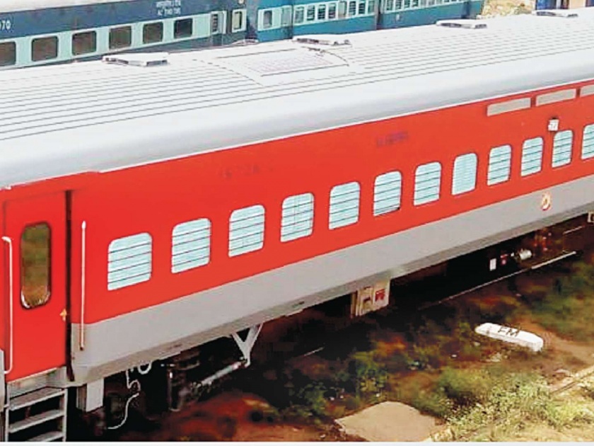 Four new color express in the middle train | मध्य रेल्वेच्या ताफ्यात चार नव्या रंगांच्या एक्स्प्रेस