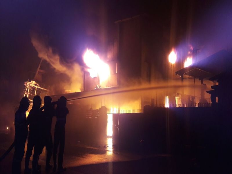 Fire in chemical companies at Navi Mumbai | नवी मुंबईत केमिकल कंपन्यांमध्ये अग्नितांडव