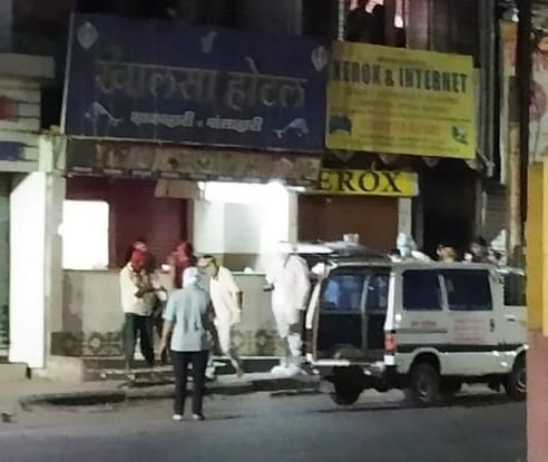 A decomposed body was found in a hotel in Nagpur | नागपुरात हॉटेलमध्ये कुजलेला मृतदेह आढळला