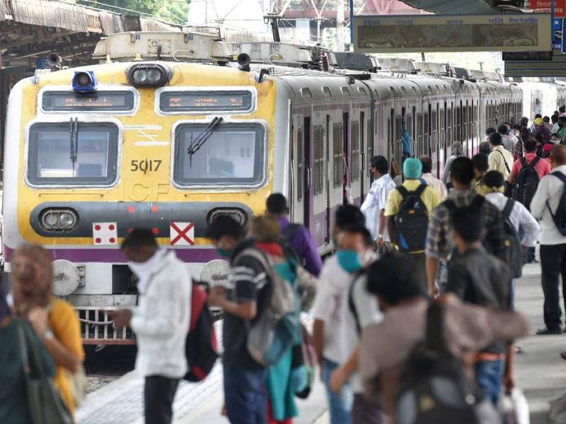 corona in mumbai increase a big decision will be taken regarding the mumbai local train | कोरोना वाढला, मुंबईच्या लोकलबाबत मोठा निर्णय होणार?; पालिका अतिरिक्त आयुक्तांचे संकेत