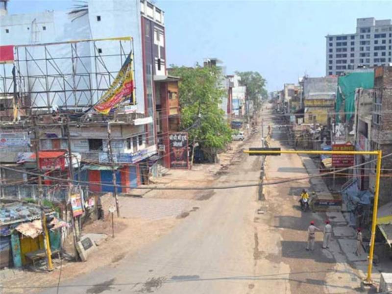 Curfew in Jalgaon district from 10 pm to 5 am Guardian Minister Gulabrao Patil's announcement | जळगाव जिल्ह्यात रात्री दहा ते पहाटे पाचपर्यंत संचारबंदी; पालकमंत्री गुलाबराव पाटलांची घोषणा 