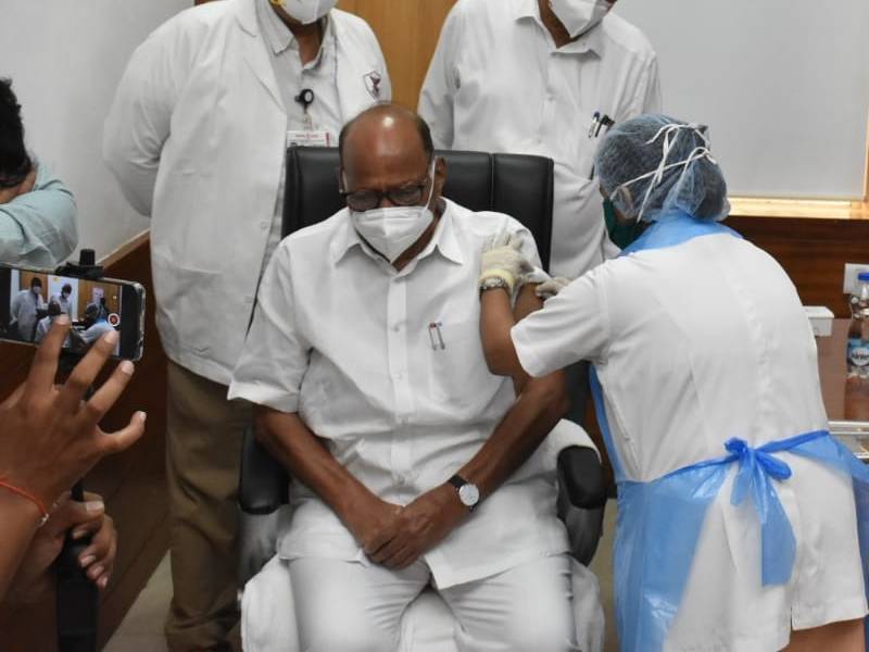 sharad pawar takes covid vaccine in mumbai j j hospital | Sharad Pawar Covid Vaccine : मोठी बातमी! पंतप्रधान मोदींपाठोपाठ शरद पवारांनीही टोचून घेतली कोरोनाची लस