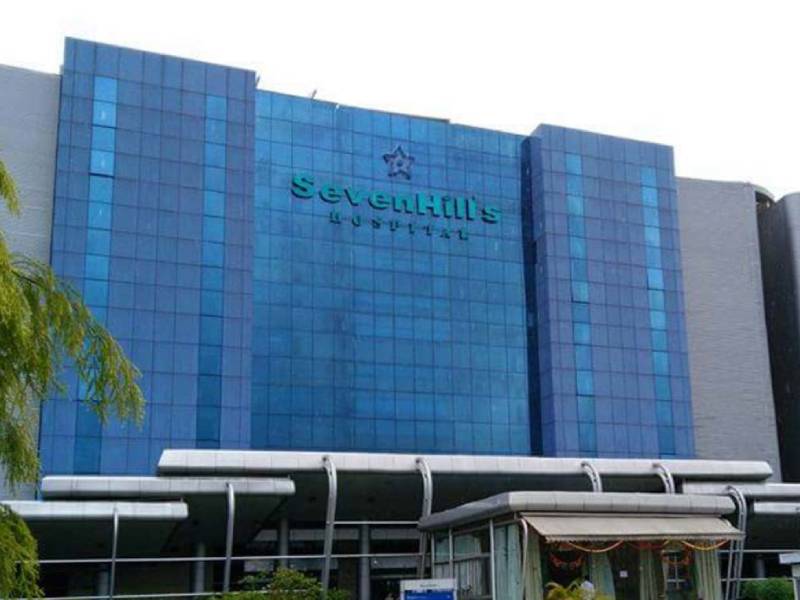 Mumbai Seven Hills Hospital packed beyond capacity | Mumbai Corona Updates: मुंबईत कोरोनाचा विस्फोट! सेव्हन हिल्स रुग्णालयाची क्षमता संपली, रुग्ण वेटिंगवर