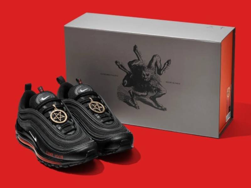 satan shoes brooklyn company mschf make 666 pairs of satan shoes black nike air max | Satan Shoes: मानवी रक्तानं तयार केलेले 'सैतान शूज' वादात; किंमत ऐकून व्हाल हैराण!