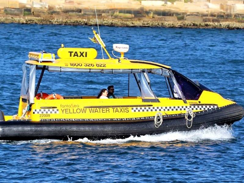 Water taxis to be launched on 12 routes by May check out the halts here | मुंबईकरांसाठी गुड न्यूज! आता झटपट प्रवास करा 'वॉटर टॅक्सी'तून; १२ मार्गांवर लवकरच सेवा