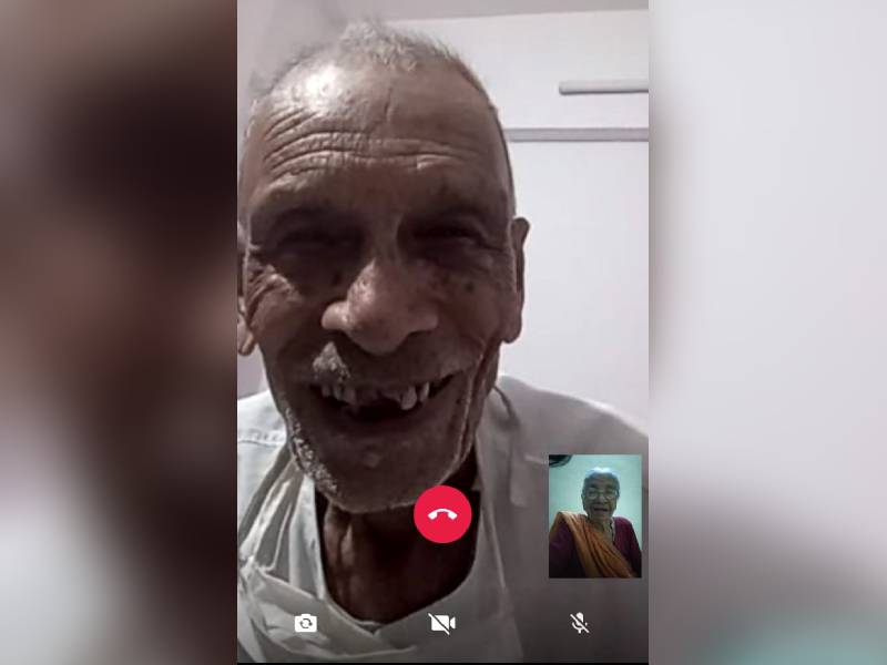 Strange love story of old men separated by lockdown | आजोबा मुंबईला, तर आजी अकोल्यात क्वारंटाइन... लॉकडाऊनमुळे दुरावलेल्या ‘म्हाताऱ्यां’च्या प्रेमाची अजब कहाणी