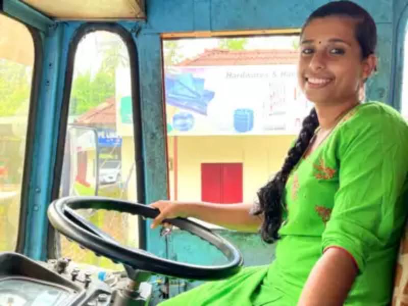 24 year old Kerala girl drives tanker truck 300km a trip | धाकड गर्ल! ऑइल टँकर चालवणाऱ्या २४ तरुणीची जोरदार चर्चा; एकावेळी करते ३०० किमीचा प्रवास