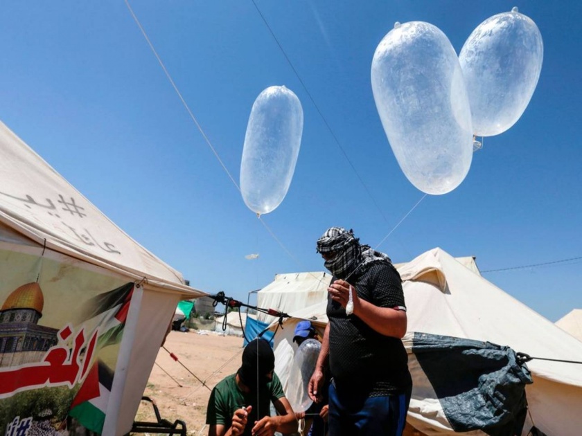 Hamas Incendiary Condom Balloons Attack Israel Conducts Air Strikes On Gaza | उडणारे कंडोम काढताहेत इस्रायलचा दम; आकाशातून होणाऱ्या हल्ल्यांमुळे चिंतेत भर